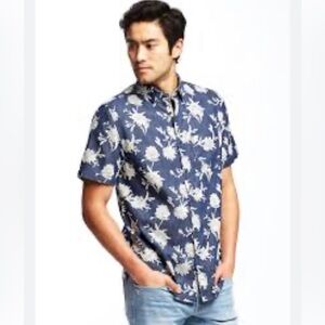 Old Navy: The Classic Shirt Slim Fit button down Chambray Floral Hawaiian Small